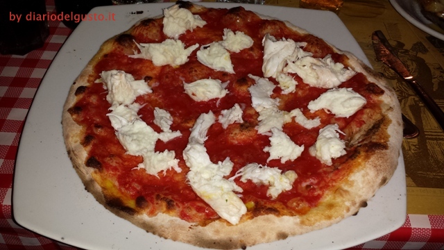 Foto Al Grottino Margherita con bufala a crudo