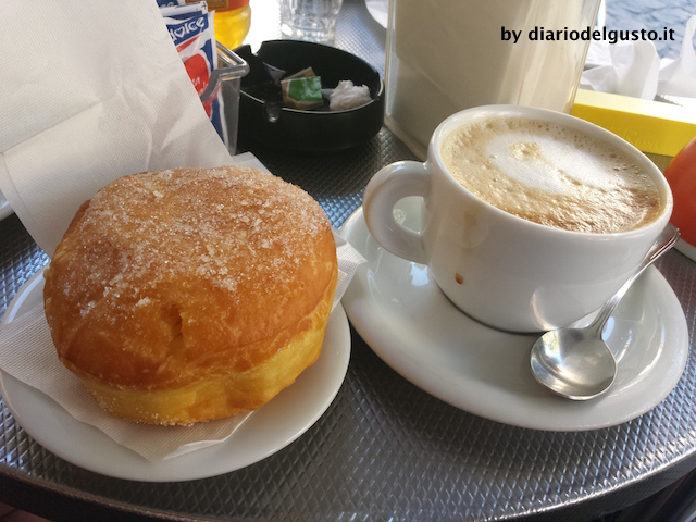 Foto Panna e cioccolata Bomba alla crema e cappuccino