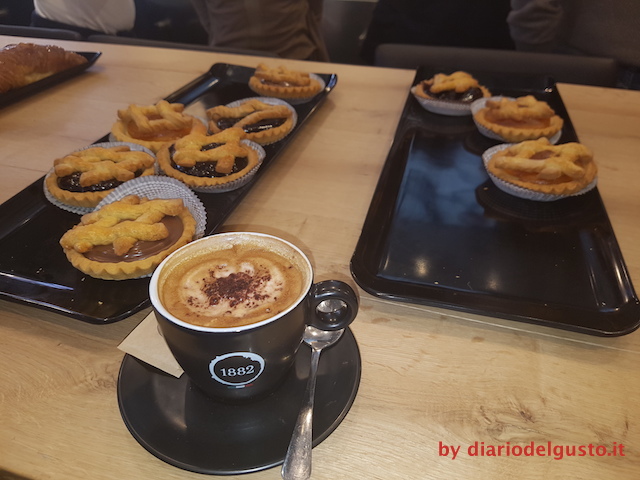 Foto Crostatine e cappuccino