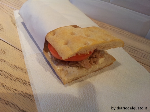 Foto La Sandwicheria Panino tonno e pomodoro