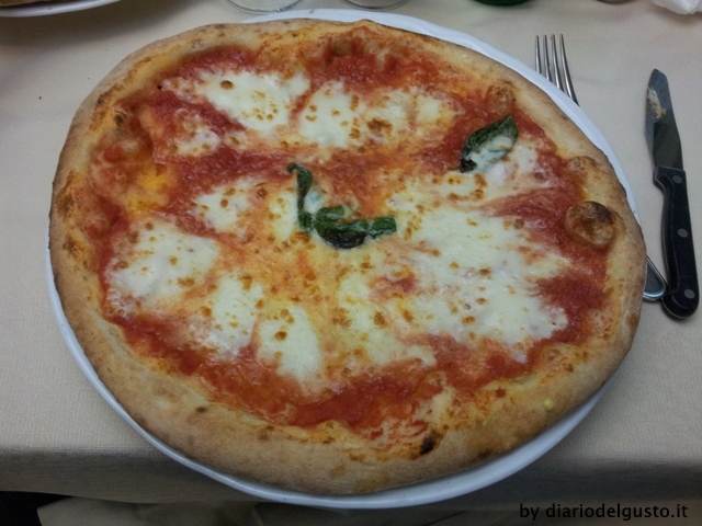 Foto Omasto Pizza Margherita con bufala