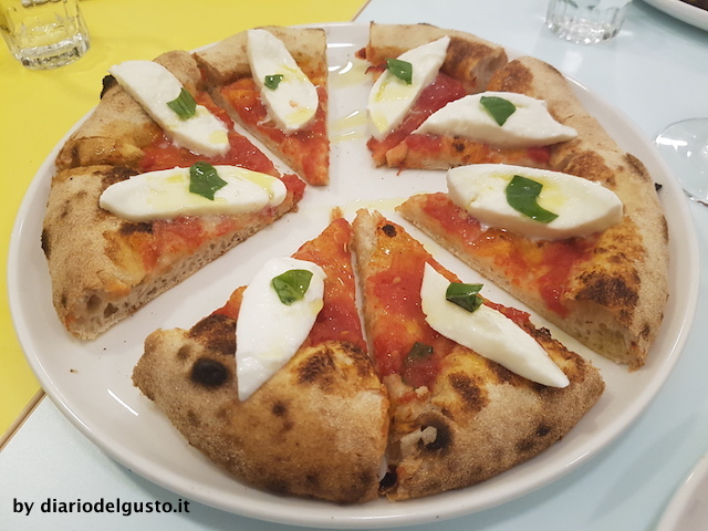 Foto Margherita con mozzarella di bufala di Caserta