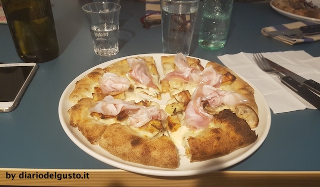 Foto Berberè Pizza pancetta arrotolata, patate al forno, asiago e fiordilatte