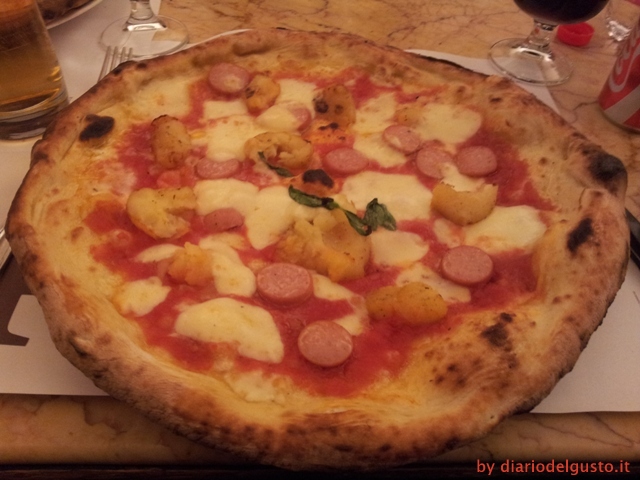 Foto PizzaRè Pizza wurstel e patate