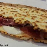 Piadina prosciutto crudo e squacquerone