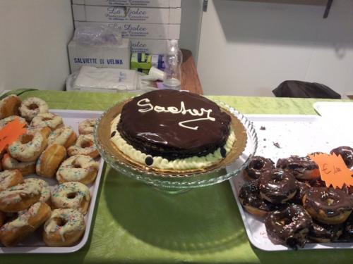 Ciok in Roma Foto Torta Sacher e ciambelle americane glassate (donuts)